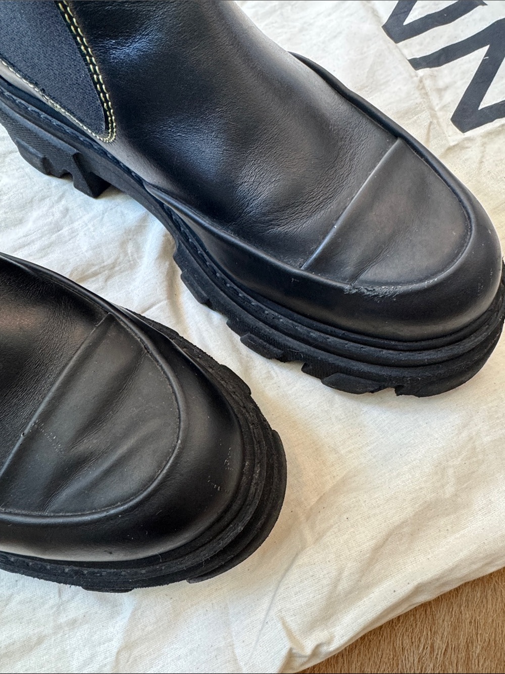 Ganni Black Leather Chunky Chelsea Boots with Contrast Stitching - 41 - Picture 6 of 8